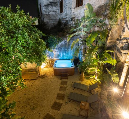 Rada Jacuzi Giardino